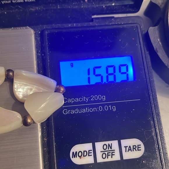 8” Mother of Pearl colored & gold bead adjustable stretch bangle bracelet - Picture 12 of 12